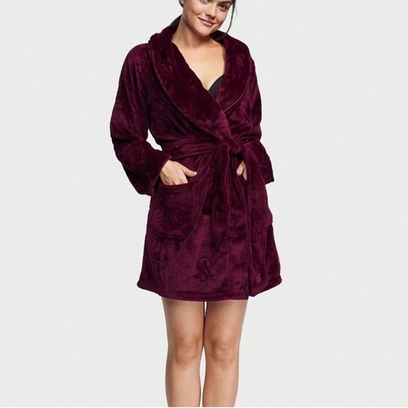 Victoria’s  Secret Women’s Short Plush Robe Size ML Burgundy Super Soft Cozy - Picture 2 of 11